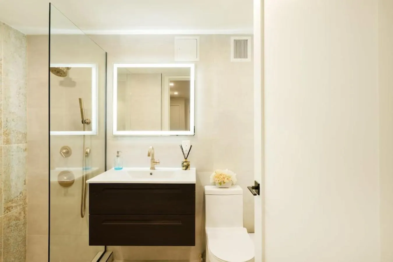 מלון ניו יורק Massive 1Br W Private Patio In Upper East Side